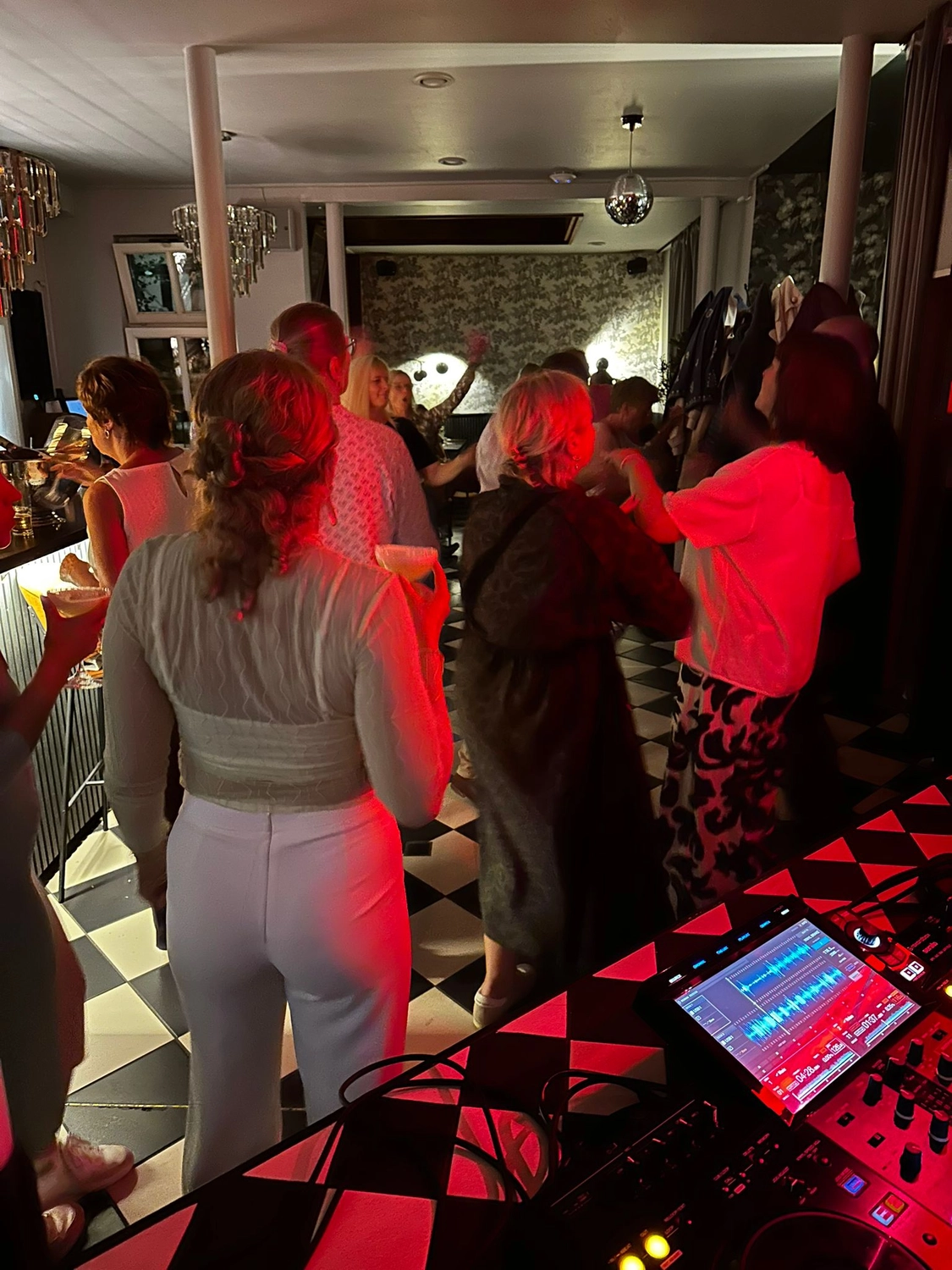 Firmenfeier mit DJ und Tanzfläche