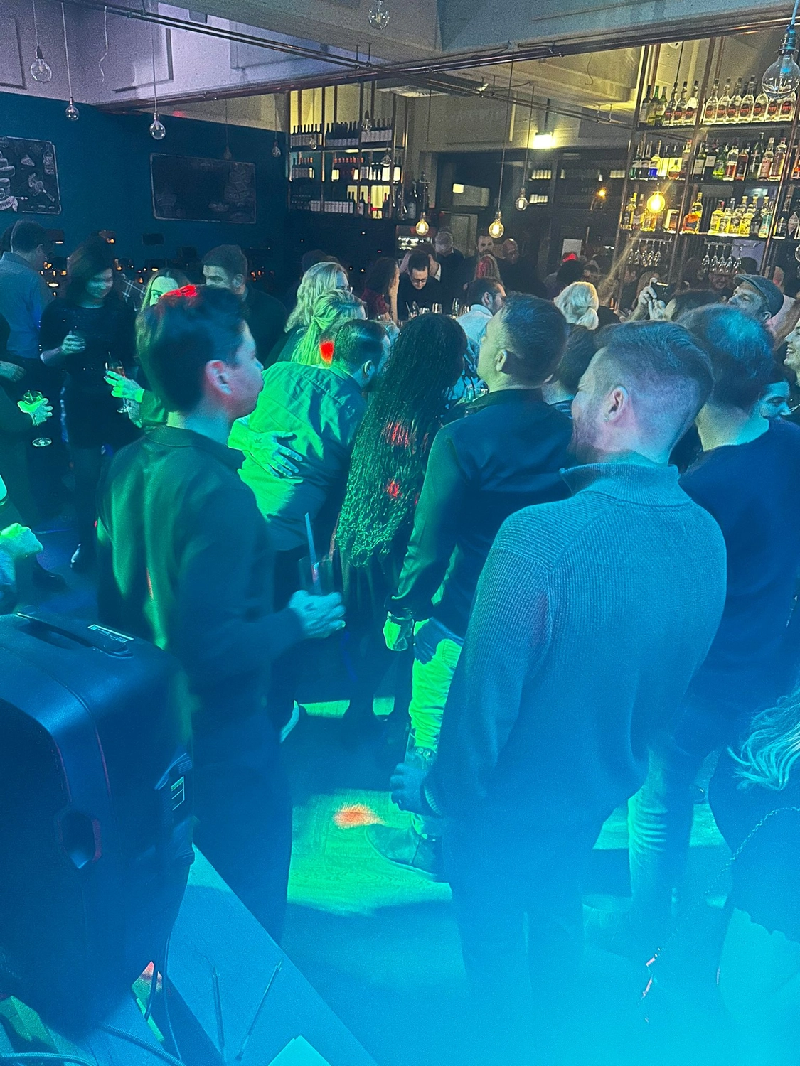 DJ Case an der Anlage während einer Clubnacht