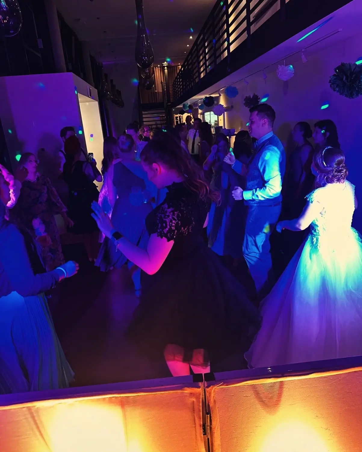 DJ Case an der Anlage während einer Clubnacht